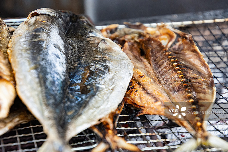 东京大岛的烤发酵鱼图片素材
