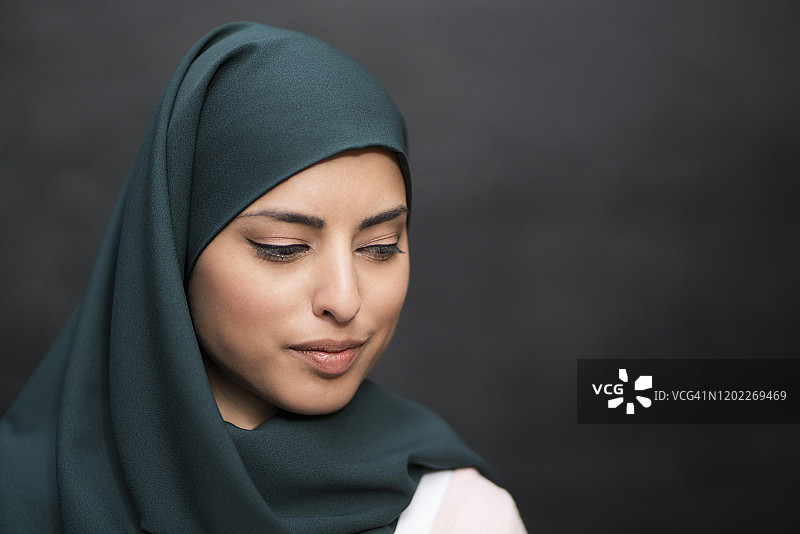 神秘的阿拉伯女人图片素材