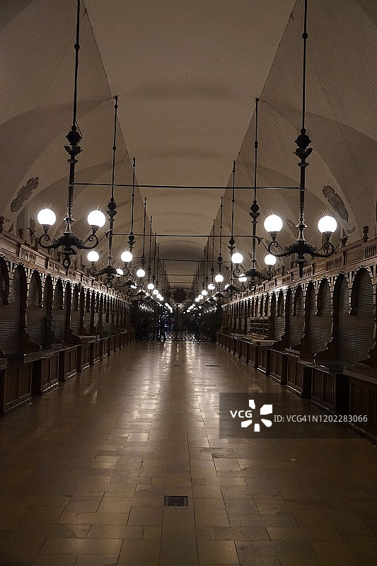 克拉科夫纺织会馆夜景，波兰图片素材