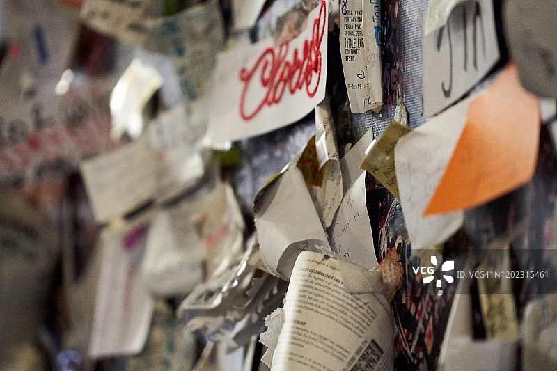 城市中的情人节爱心消息图片素材