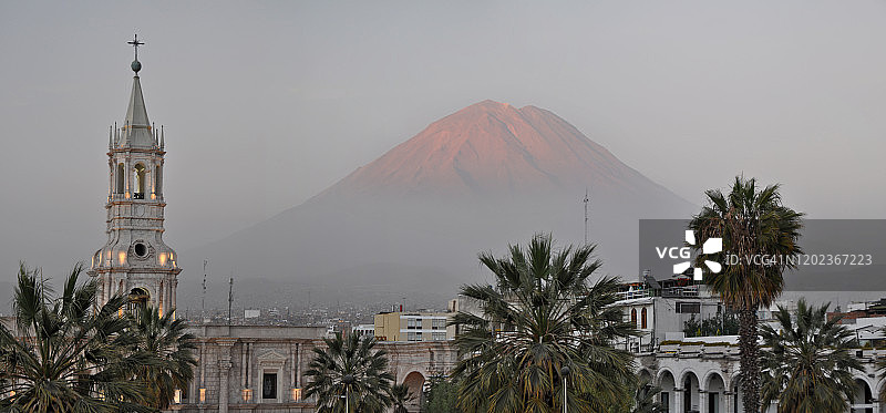 阿雷基帕火山暮色图片素材