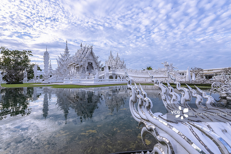 泰国清莱府最美的白色寺庙：白龙寺图片素材