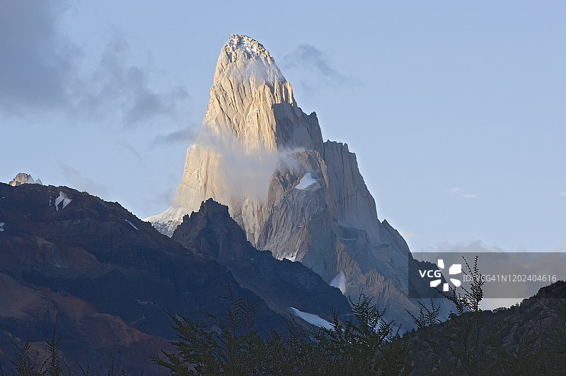 日出时费itz罗伊峰的北部景观图片素材