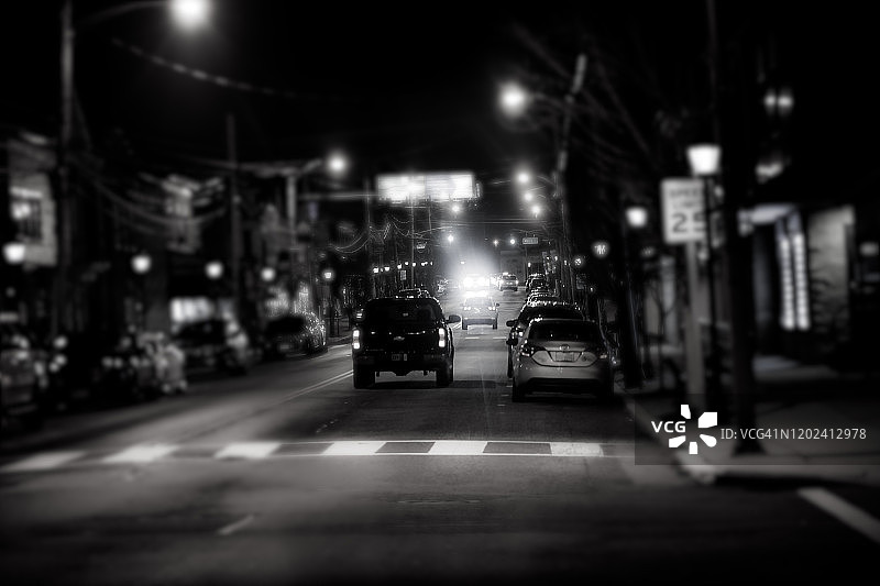 街景（雨夜湿滑路面）图片素材