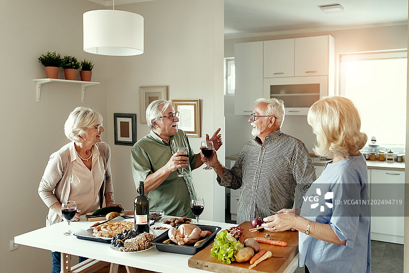 多年重逢图片素材