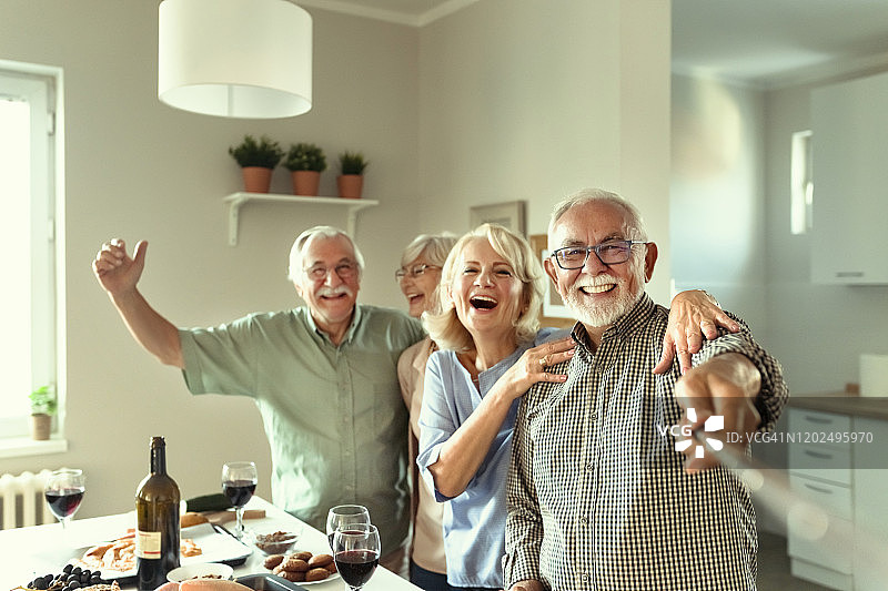 和最好的朋友一起变老图片素材