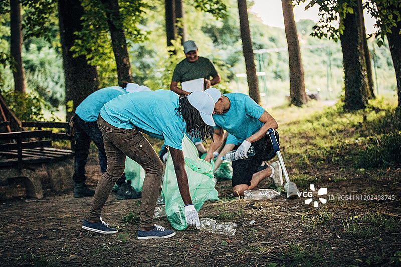 快乐的志愿者图片素材