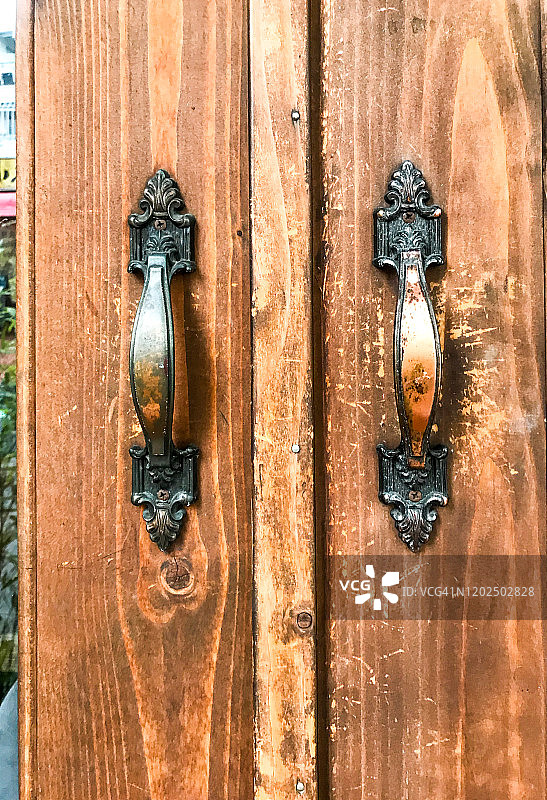 旧门上的把手图片素材