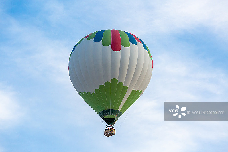 热气球与蓝色天空图片素材