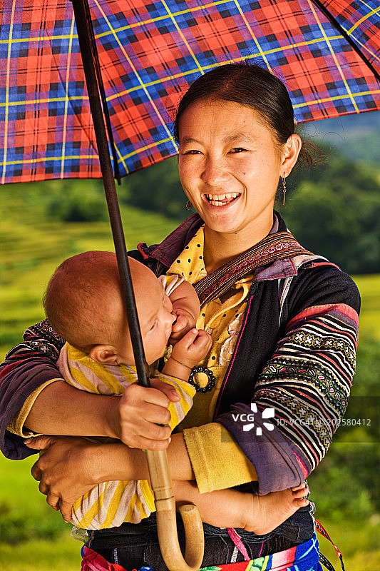 越南少数民族妇女——黑苗族图片素材