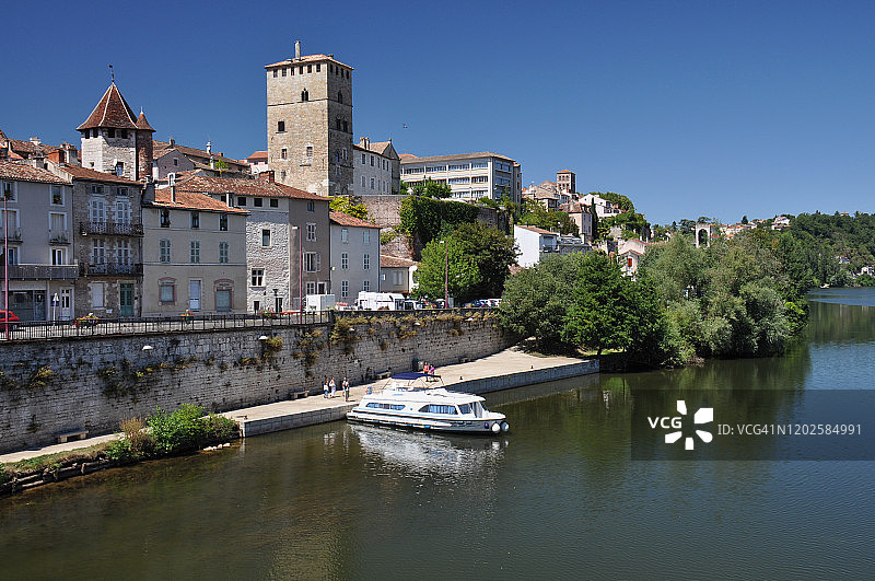 卡奥尔镇及其洛特河沿岸的塔楼图片素材