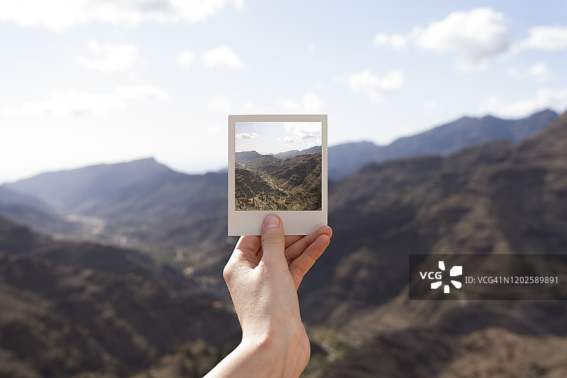 加那利群岛美丽风景的宝丽来复古相机照片图片素材