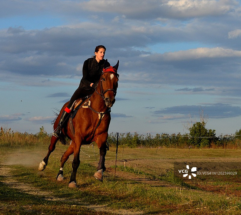 飞奔！图片素材
