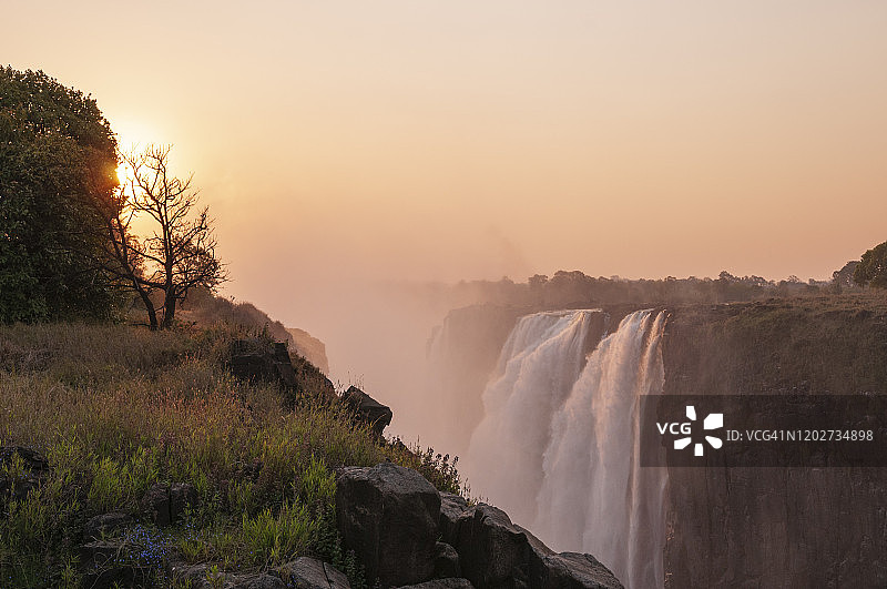 津巴布韦赞比西河维多利亚瀑布风光图片素材