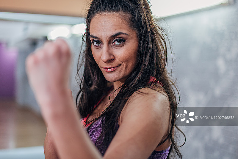 健身女性拳击图片素材