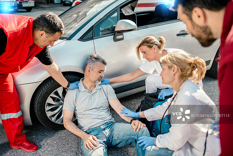 医护人员提供急救图片素材