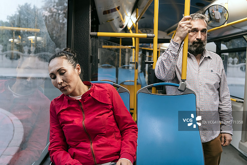 夜间驾驶图片素材