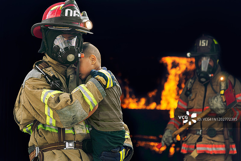 从火灾中救援图片素材