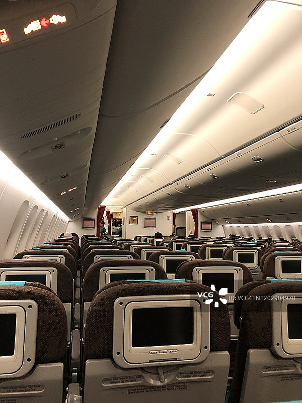 空旷的飞机图片素材