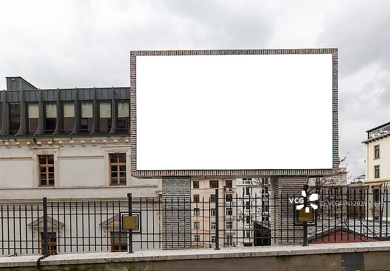 伊斯坦布尔街头的空白广告牌图片素材