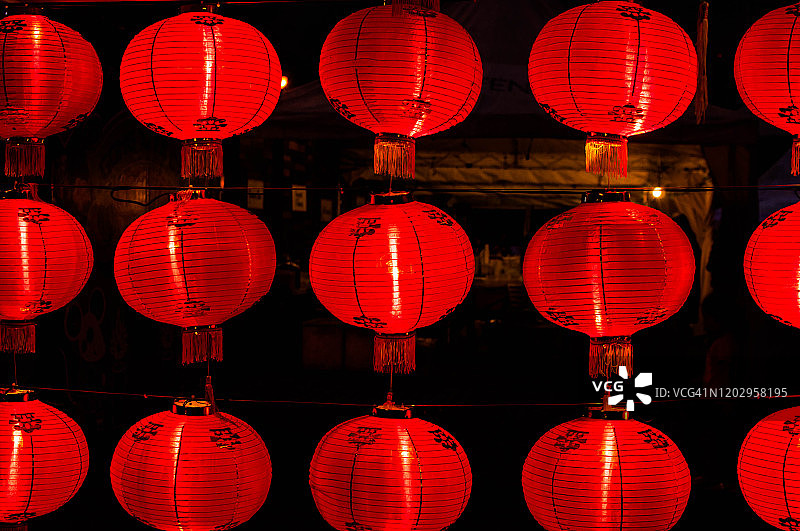 中国新年夜间明亮灯笼图片素材