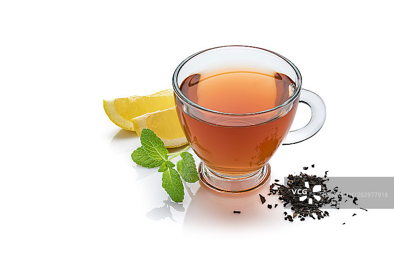 白色背景上的红茶杯，留白图片素材