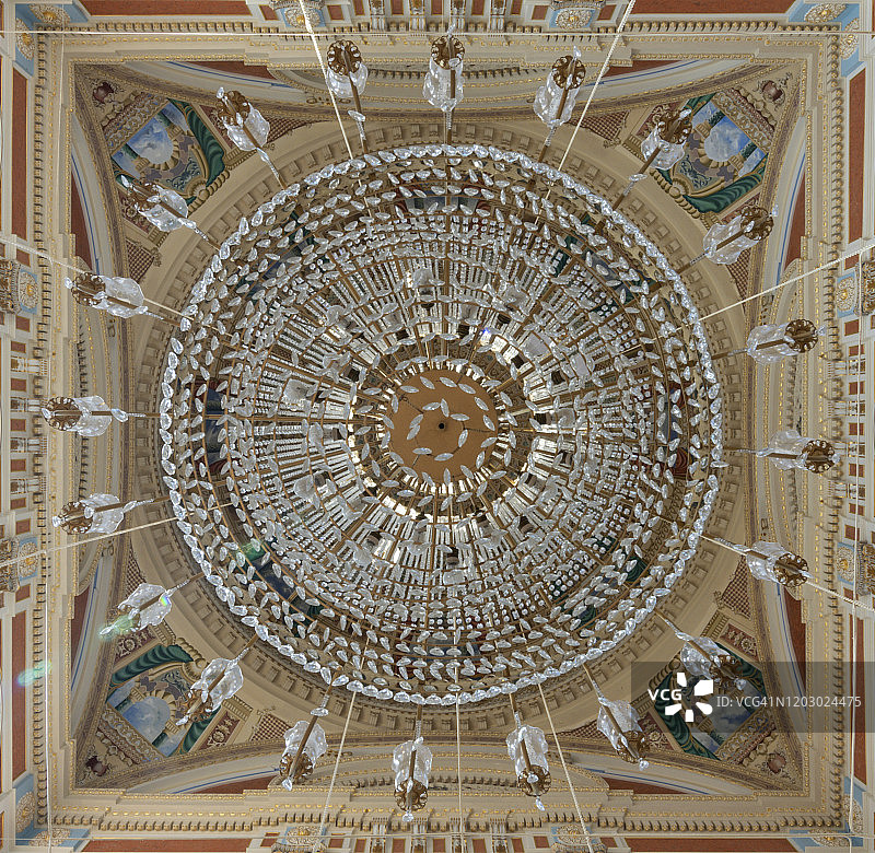 土耳其伊斯坦布尔贝西克塔斯区的奥尔塔科伊清真寺图片素材