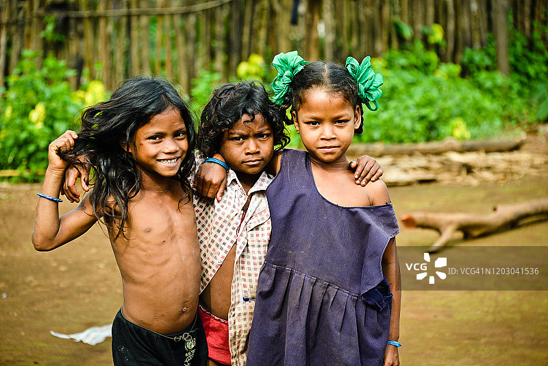 一群快乐的印度农村儿童图片素材