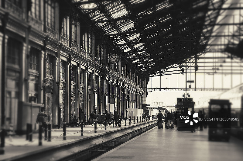 法国巴黎里昂车站终点站的棕褐色照片图片素材