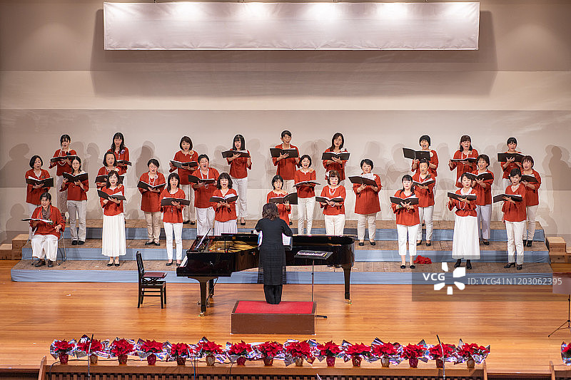 女子合唱音乐会图片素材