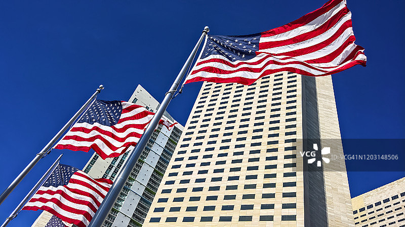 美国佛罗里达州迈阿密海湾公园的旗帜图片素材