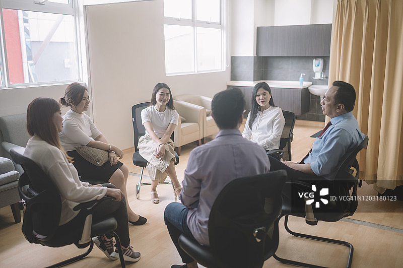 在医院接受治疗的亚洲病人图片素材