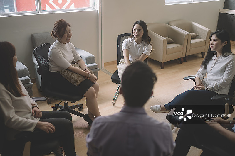 在医院接受治疗的亚洲病人图片素材