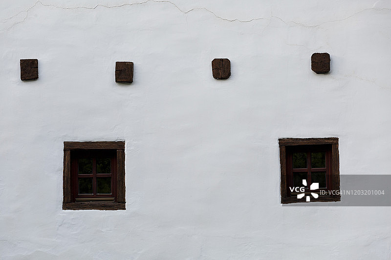 斯帕尼亚多利纳村传统房屋的窗户图片素材