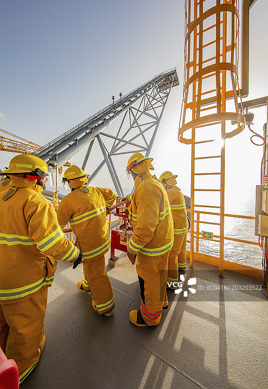 墨西哥湾海上平台消防演习图片素材