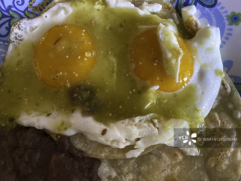 单面煎蛋或墨西哥式煎蛋图片素材