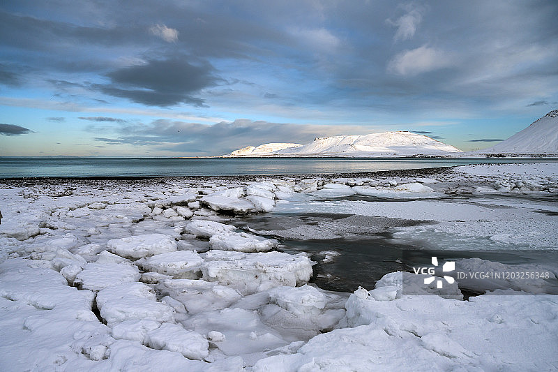 冰岛西部格伦达菲厄泽的冬季图片素材