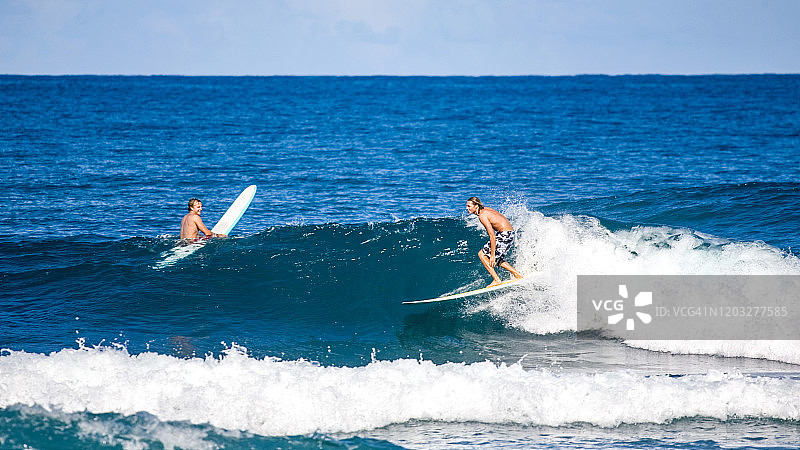 在北大西洋冲浪的海地图片素材