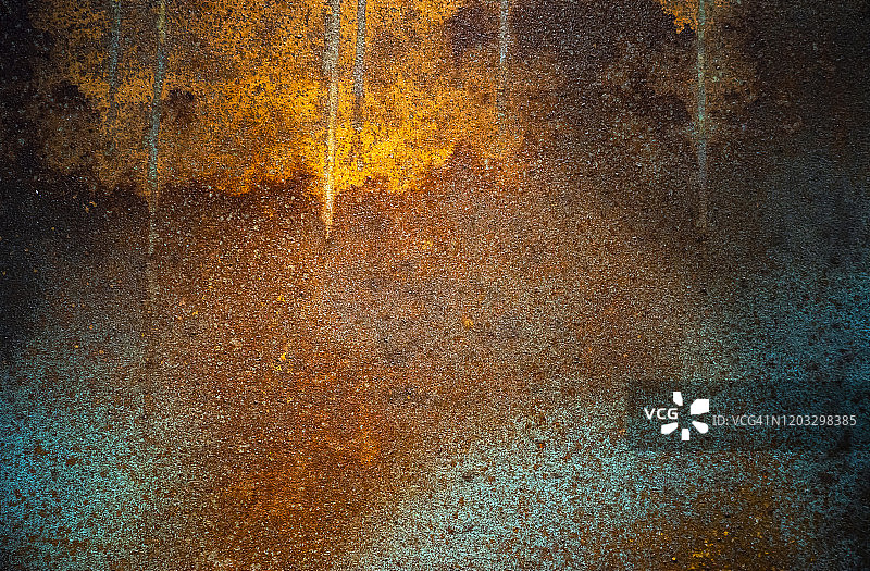 锈迹表面：旧金属板纹理上的黑色锈迹特写，高质量的Grunge风格生锈旧金属板，铁质表面 - 背景图案图片素材