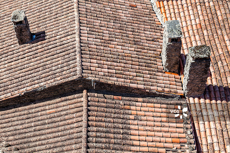 Sortelha历史村庄的瓦片屋顶图片素材