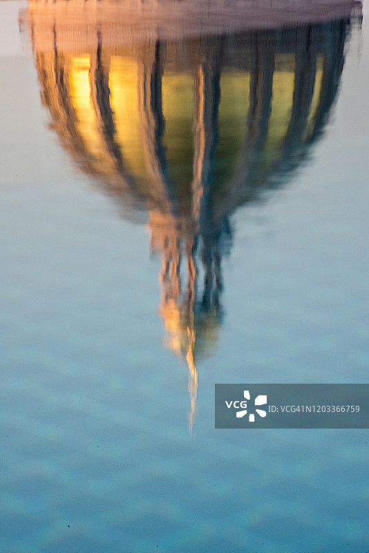 哈瓦那国会大厦倒影图片素材