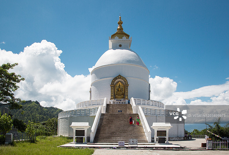 尼泊尔博卡拉阿纳杜山的世界和平塔图片素材
