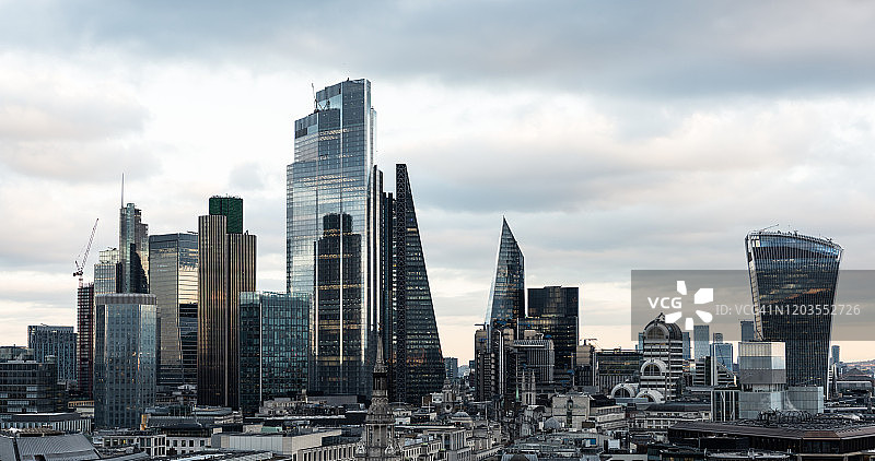 伦敦金融区夜景高视角照片图片素材