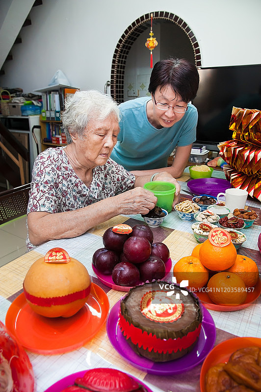农历新年祭拜玉皇大帝的食物准备图片素材