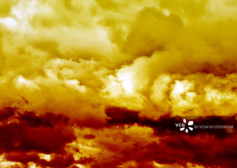 日落时分天空中的云彩图片素材