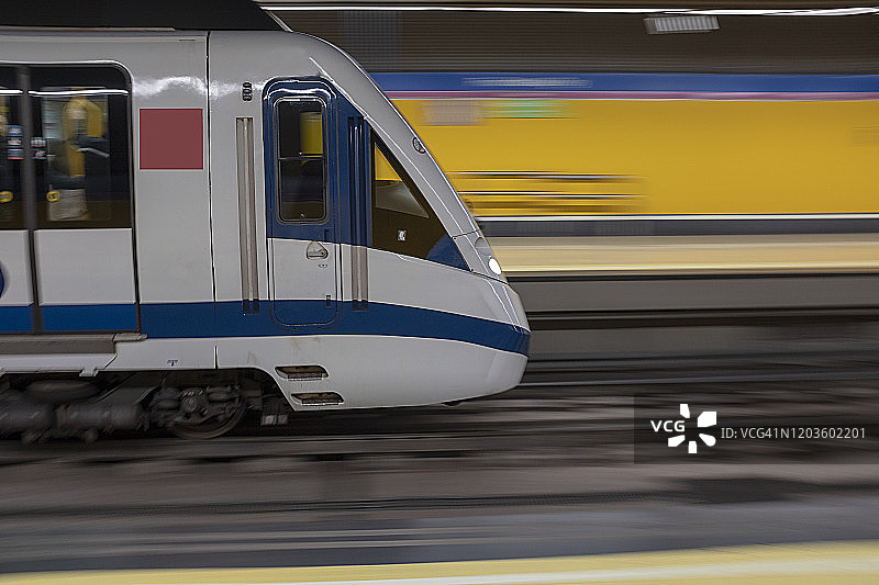 地铁进站图片素材