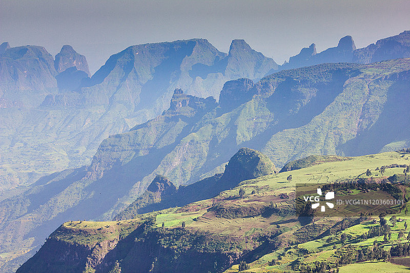 雄伟的西缅山脉图片素材