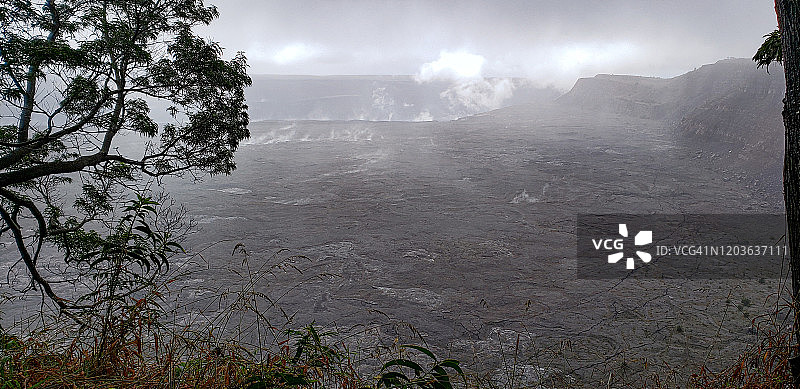 夏威夷岛基拉韦厄火山的火山口景观图片素材