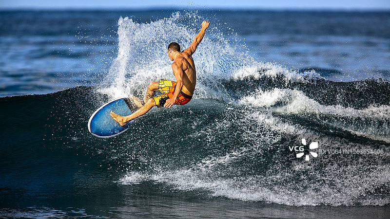 在北大西洋冲浪的海地图片素材