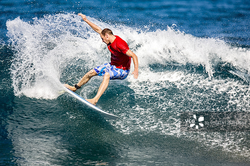 在北大西洋冲浪的海地图片素材